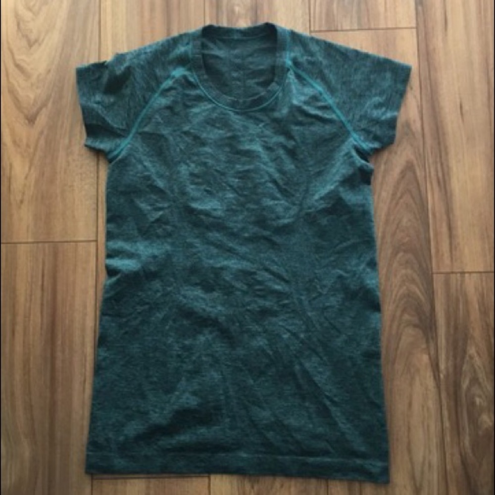 Lululemon Swiftly Tee in size 8